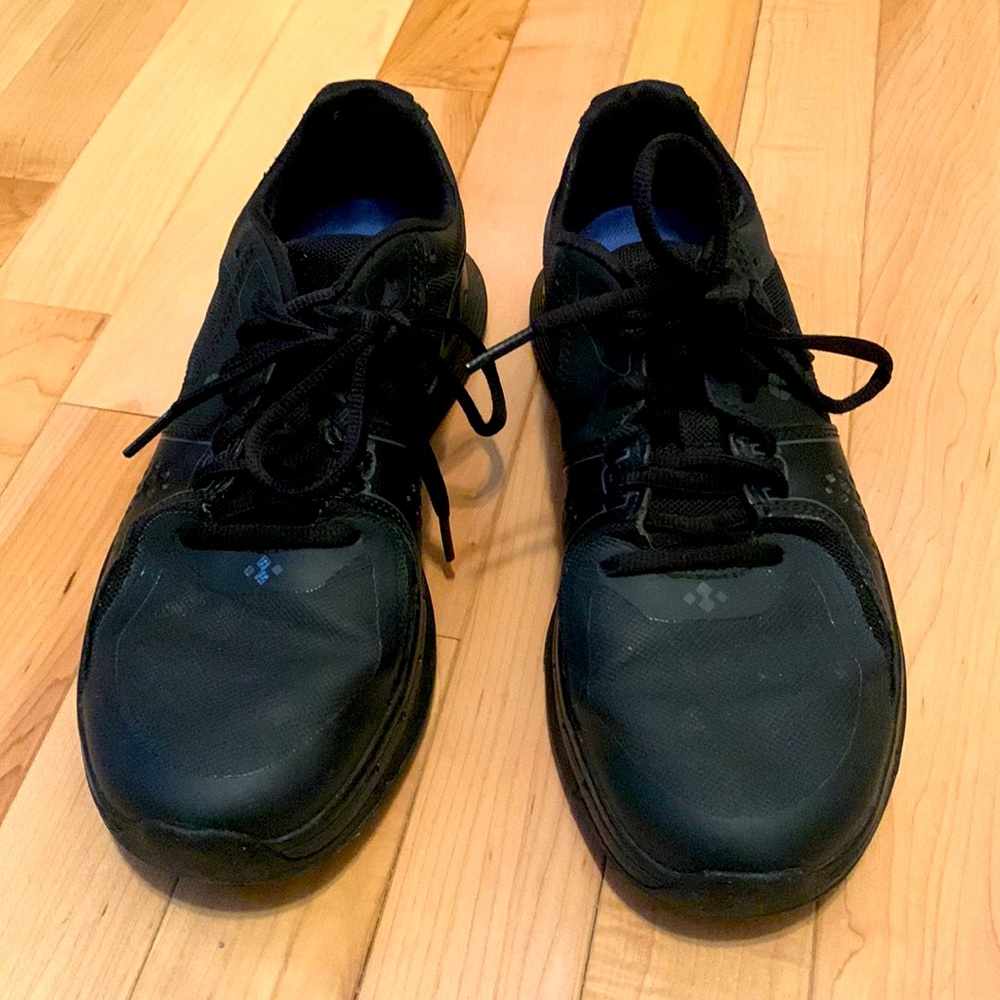 Falcon II non slip work shoes